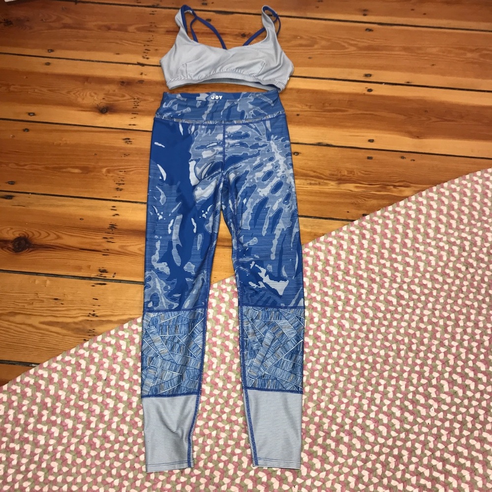 Matching Blue Patterned Sports Bra/Leggings Set
